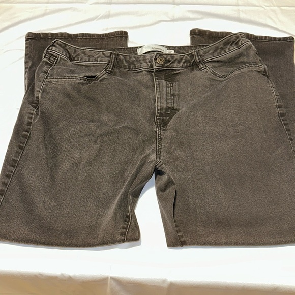 A.  Woman’s plus sized jeans - Picture 1 of 5